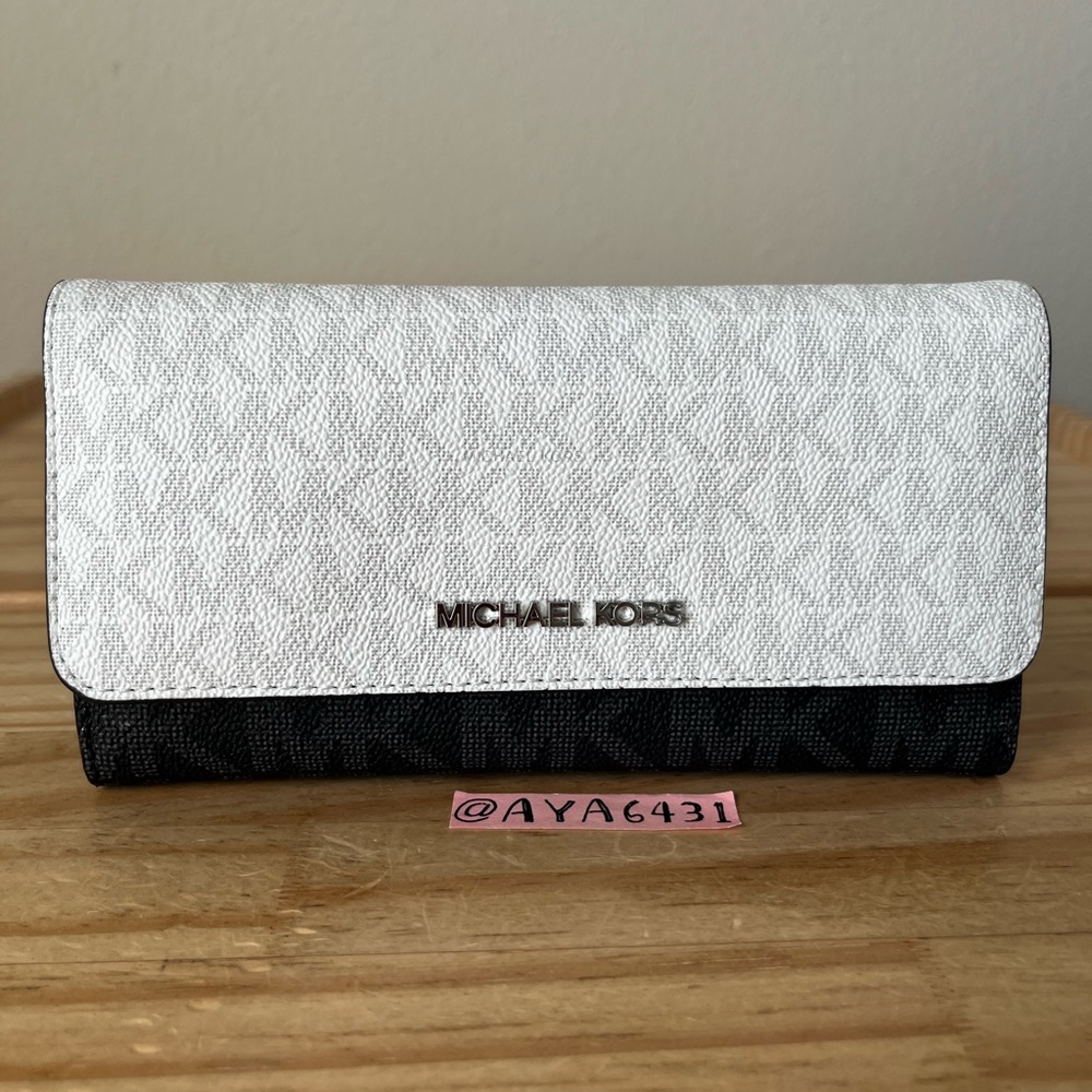 Michael Kors Wallet🎈🎈